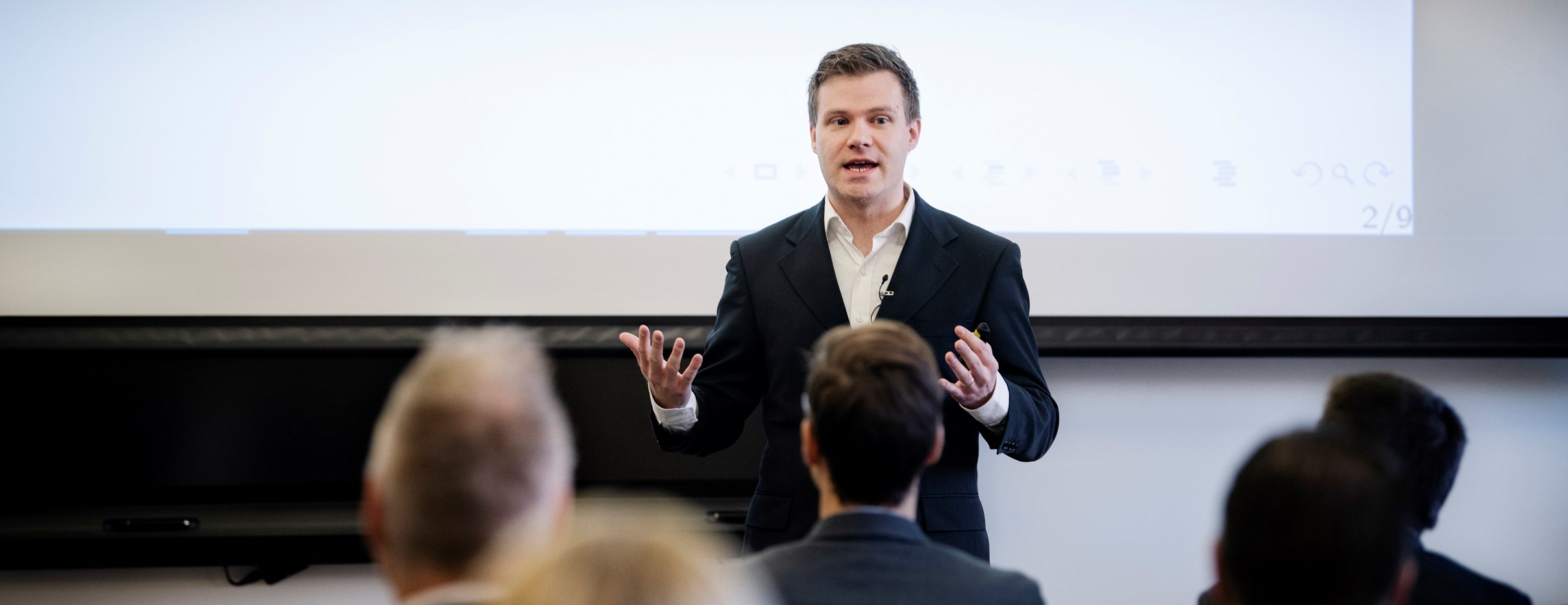 Postdoktor Lassi Ahlvik fra Institutt for samfunnsøkonomi har klimaøkonomi og bærekraft som to av sine ekspertiseområder.
