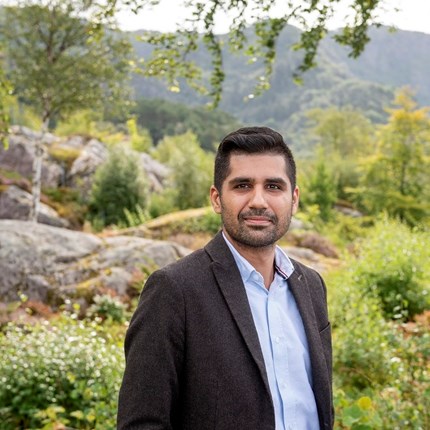 Hussnain Bashir’s expertise is within the field of sustainable business models and sustainability disclosures. He came to Norway from Pakistan as a CEMS master´s student. Today, he is PhD research scholar at the Department of Accounting, Auditing and Law. 