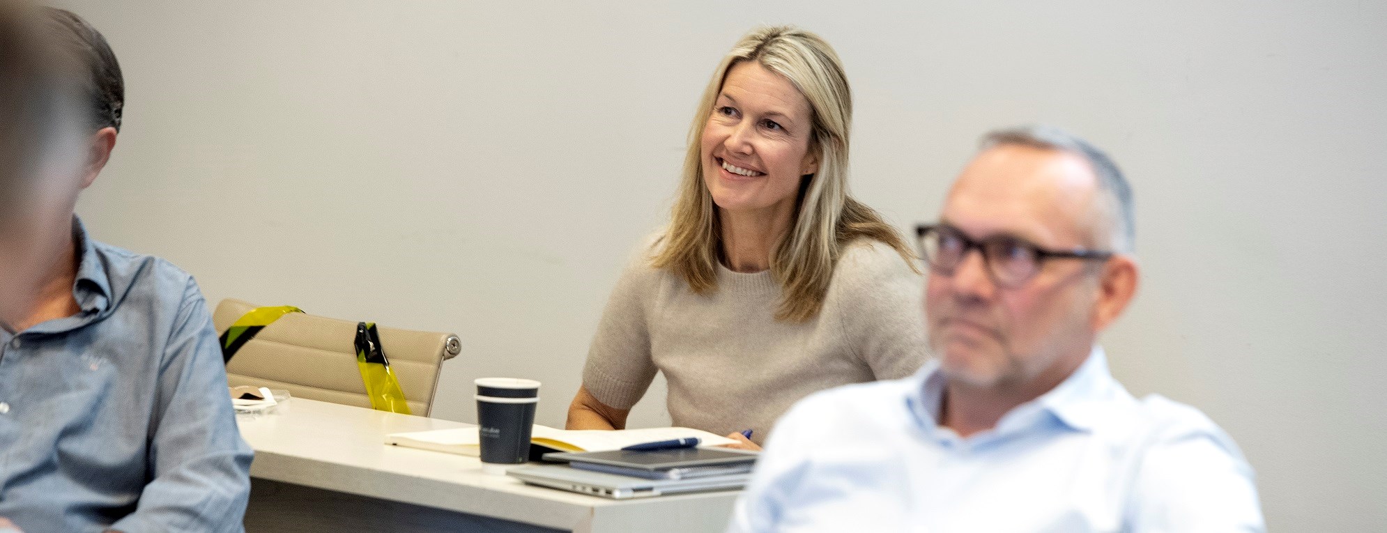Pia Christine Helland is Senior Vice President of Ocean Industries in DNB, and a business graduate from NHH. She and Harald Rokke (from Nordic Investment Bank, at right) are students at NHHE´s programme Sustainable Business Strategy. Photo: Helge Skodvin